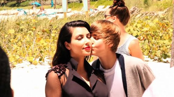 justin bieber kissing a fan in toronto