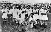 SEVILLA F. C. - Sevilla, España - Temporada 1934-35 - Fede, Bracero, Torróntegui, Campanal I, Segura, Alcázar, Tache y López; Euskalduna, Eizaguirre y Deva - F. C. SEVILLA 3 (Campanal I (2) y Bracero), C. S. SABADELL F. C. 0 - 30/06/1935 - Copa del Presidente de la República, final - Madrid, estadio de Chamartín - El F. C. SEVILLA gana su 1ª Copa de España