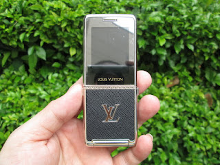 spesifikasi handphone antik Louis Vuitton LV9+