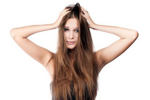 Stress, cambi di stagione e perdita dei capelli: cause e rimedi efficaci