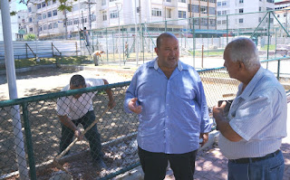 Prefeito Márcio Catão confere o andamento da obra da Praça Olímpica, com o subsecretário de Obras Beto Rosa