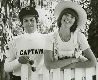 https://commons.wikimedia.org/wiki/File:Captain_and_tennille_1976.jpg