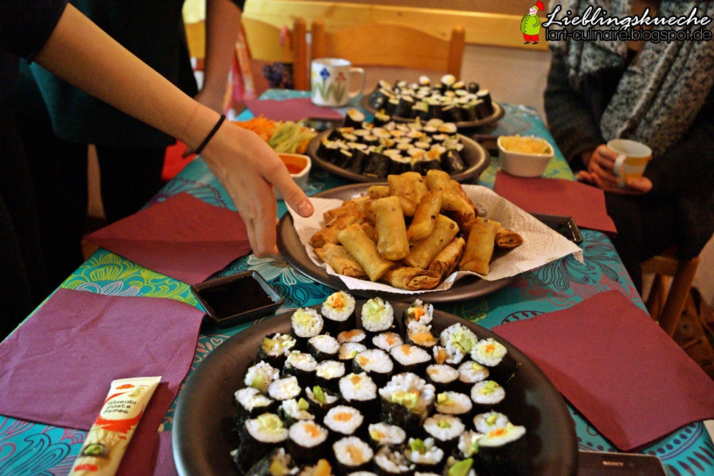 Sushi mit frittierten Frühlingsrollen