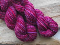 "SPICY MAGENTA"... handgesponnene Wolle