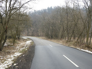 1 km a közúton, ezalatt mindössze egy autóval találkoztam