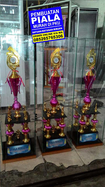 piala bergilir pku,piala bergilir pekanbaru,harga piala bergilir,piala bergilir murah pku,trophy bergilir pku,trophy bergilir pekanbaru