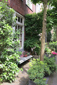 container garden, bench, flowers, Haafner, Haarlem, urban garden