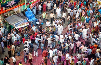 বঙ্গবন্ধু এভিনিউতে আওয়ামী লীগের দুই গ্রুপের সংঘর্ষ