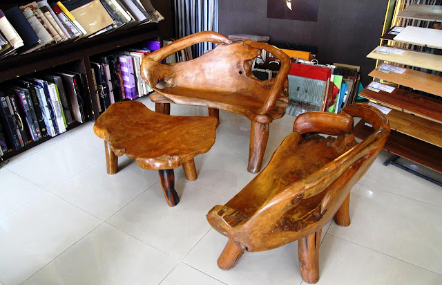model kursi kayu unik untuk rumah minimalis