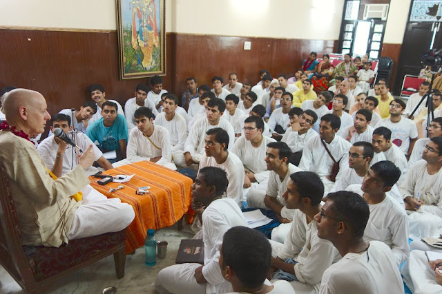 Sankarshan Das Addressing Brahmacaris 