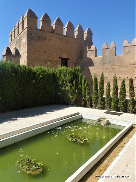 ver los patios de la Alcazaba de Almería