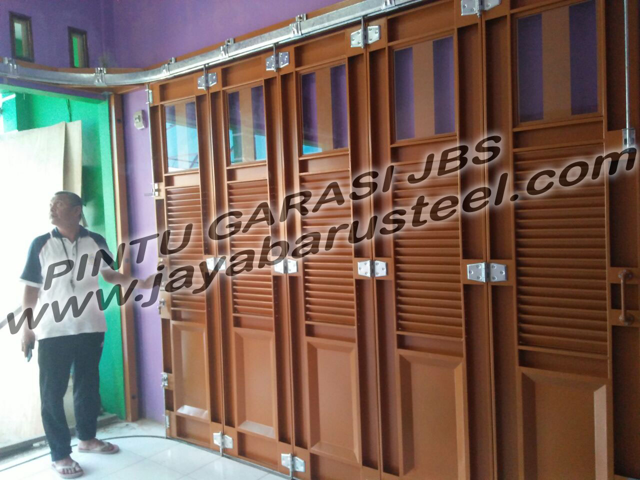 Pemasangan Pintu  Garasi  Lipat Solo Pintu  Garasi  Dorong 