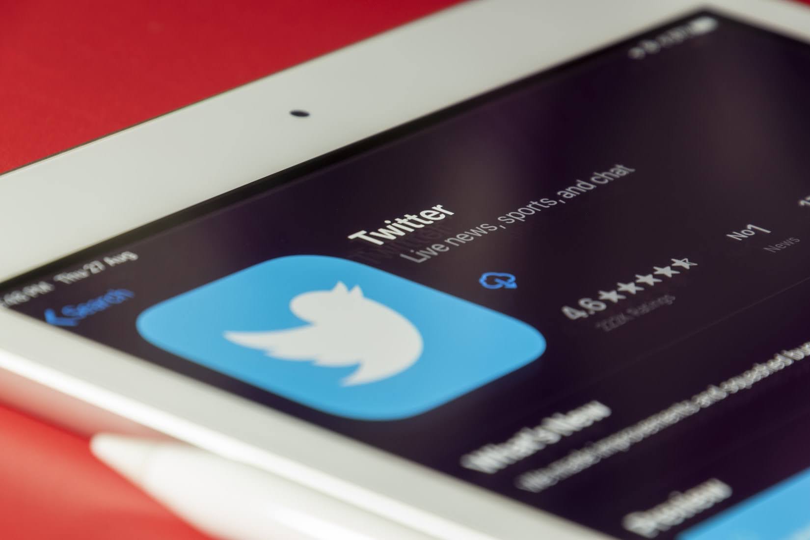 Twitter sta offrendo agli sviluppatori l’accesso alla sua sequenza temporale inversa nel tentativo di migliorare le app di terze parti/il mondo delle informazioni digitali