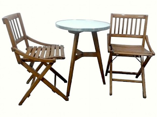Gambar Meja dan kursi cafe bergaya klasik