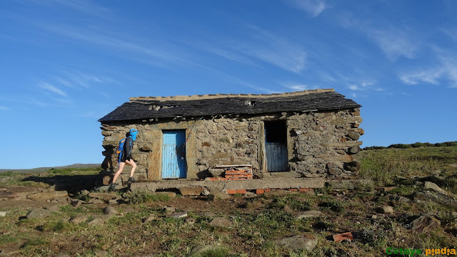 Ruta a Peña Trevinca, techo de Zamora y Orense desde el aparcamiento de la Laguna de los Peces.