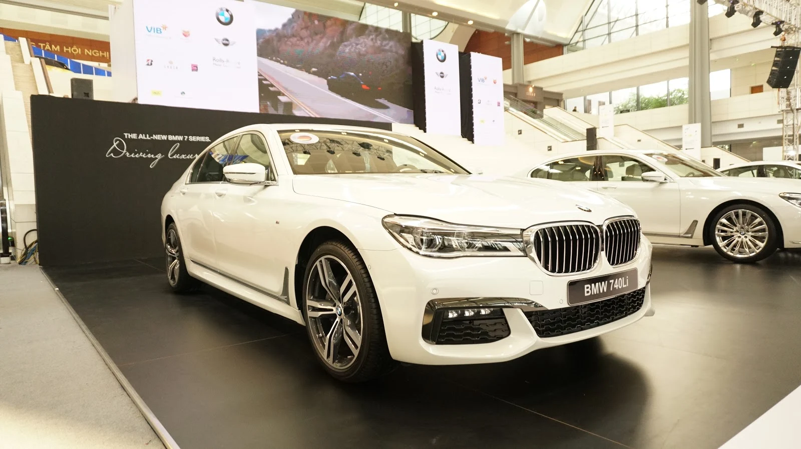 BMW 750Li & BMW 740L