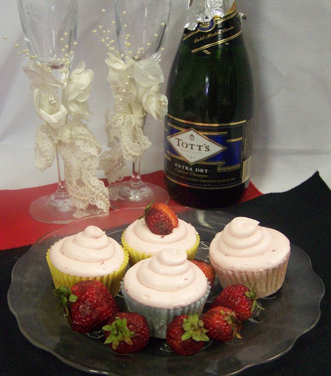 Cupcakes can be a wedding favor AND double as a centerpiece