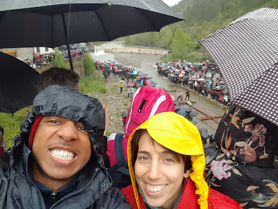 Bearing heavy rains to enjoy watching the almadías pass