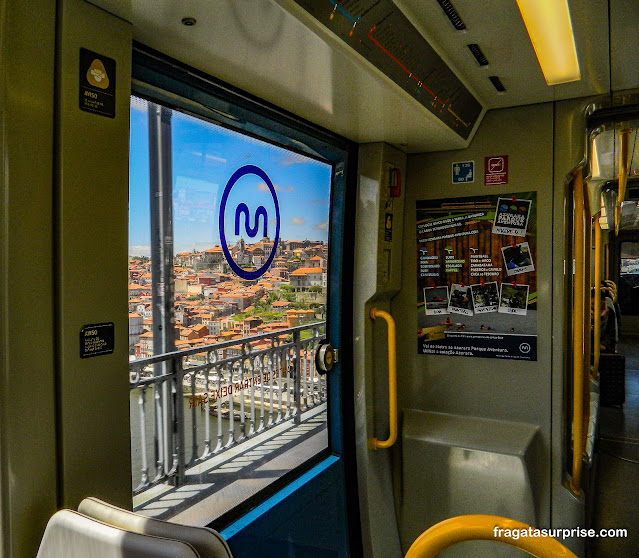 Metrô sobre a Ponte D. Luís, entre o Porto e Vila Nova de Gaia