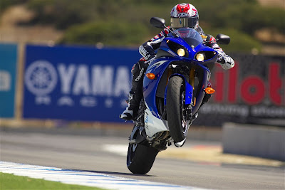 2010 Yamaha YZF-R1 in Action