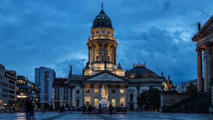 Sky News: Berlin elkezdi kikapcsolni a történelmi emlékműveit megvilágító reflektorokat
