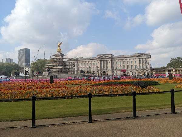 Buckingham Palace from near the start line