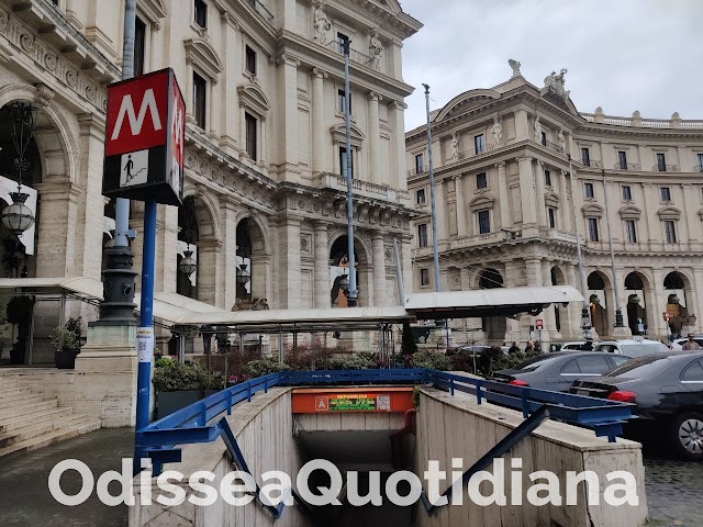 Metro A: messo in salvo uomo sdraiato sui binari a Termini