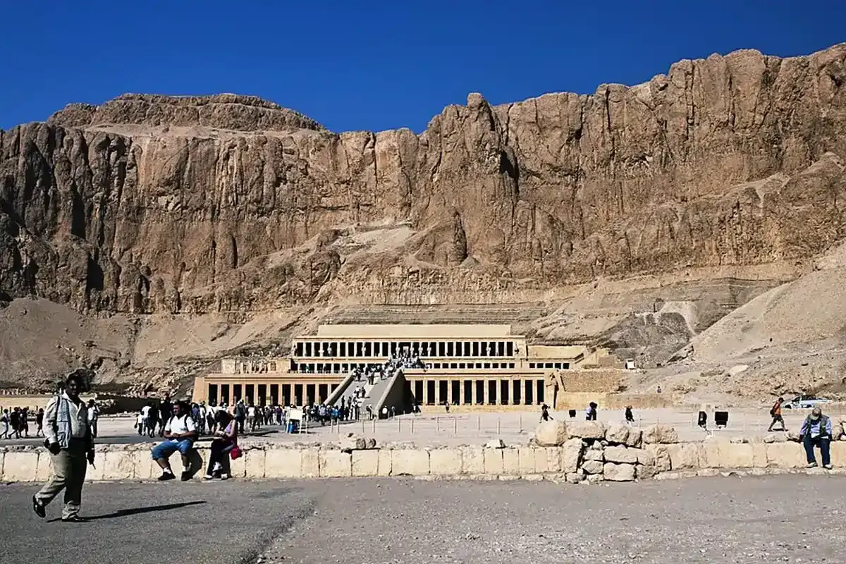 Ancient Egypt, Best sites in Egypt, Great Pyramids of Giza, Valley of the Kings, Karnak Temple, Abu Simbel Temples, Luxor Temple, Saqqara, Philae Temple, Egyptian Museum in Cairo, Must-see places in Egypt, Egypt travel guide, Historical sites in Egypt, Temples of Ancient Egypt, Egyptian pyramids, Historic Places Worth Exploring in Egypt, THE BEST Egypt Sights & Historical Landmarks to Visit