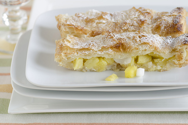 2 fette di sfogliata (Dartois) all'ananas, cocco e mandorle