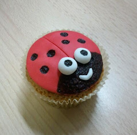 Ladybug cupcake fondant
