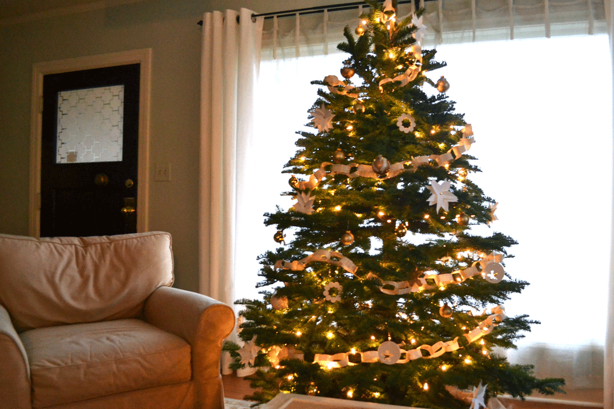 A home in the making: {create} white and gold Christmas tree