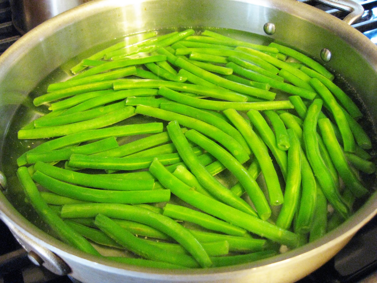 blanching the green beans