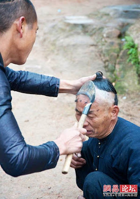[POTO] Cara Ekstrim Untuk Potong Rambut di China