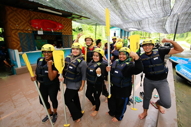 AKTIVITI WATER RAFTING