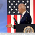 Góc công não: Joe Biden bắt tay với.... không khí