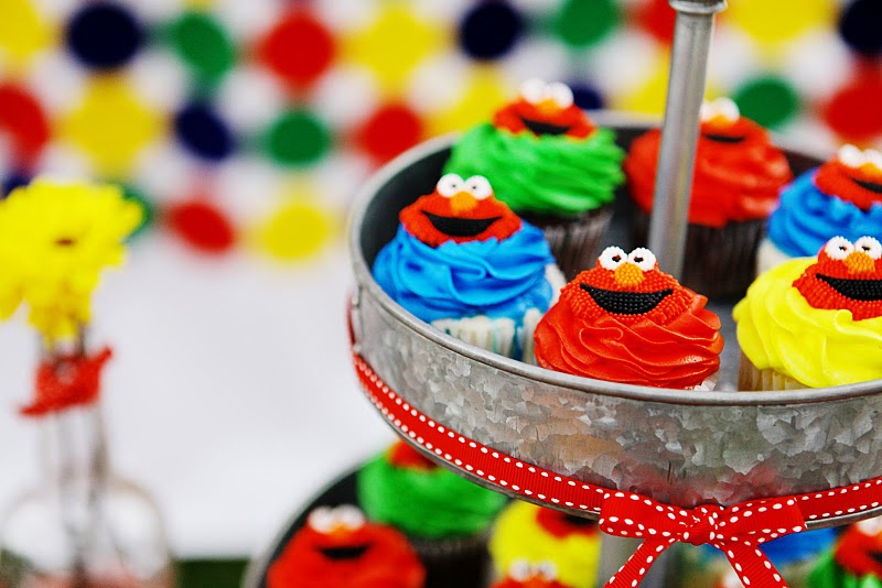 sesame street cupcakes. sesame street birthday party