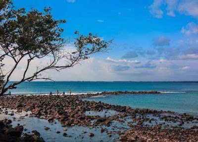 pantai lentera merah