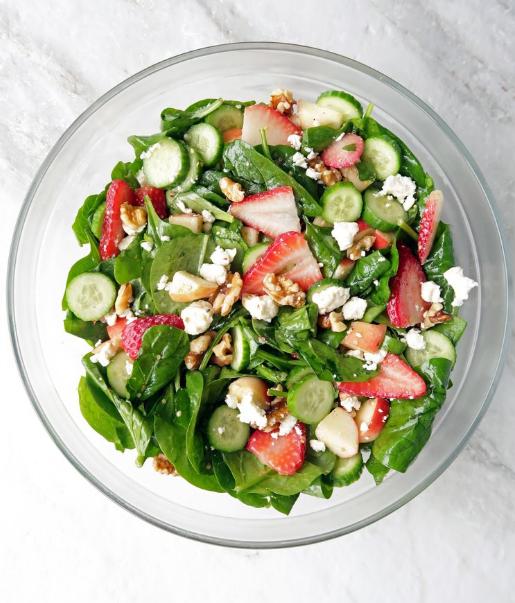 STRAWBERRY CUCUMBER SPINACH SALAD WITH APPLE CIDER VINAIGRETTE #salad #diet #keto #apple #healthyrecipe