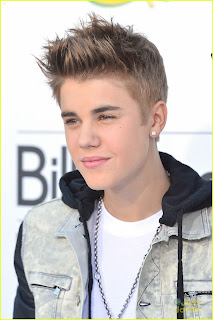 Justin Bieber 2013 side pose