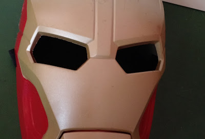 Fantasia, máscara eletrônica do Homem de Ferro com modulador de voz , Marvel 2015/ Hasbro R$ 50,00