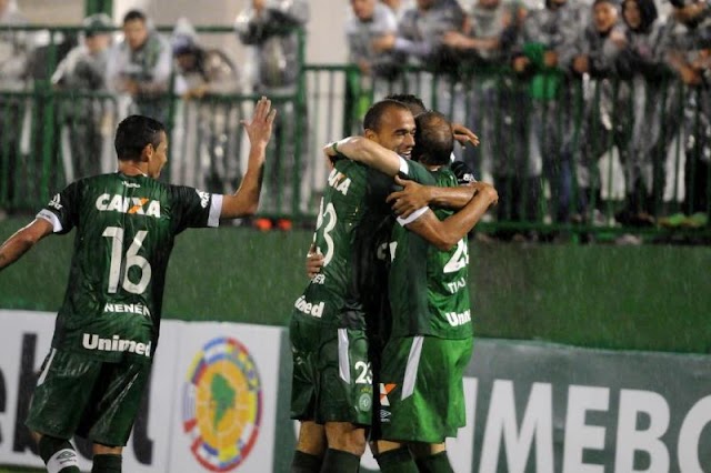 Chapecoense não toma conhecimento, quebra Ponte em três pedaços e avança na Sul-Americana. 