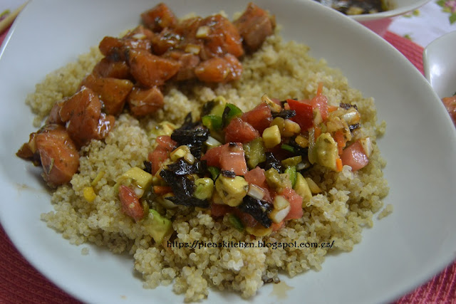 POKÉ DE SALMÓN Y QUINOA