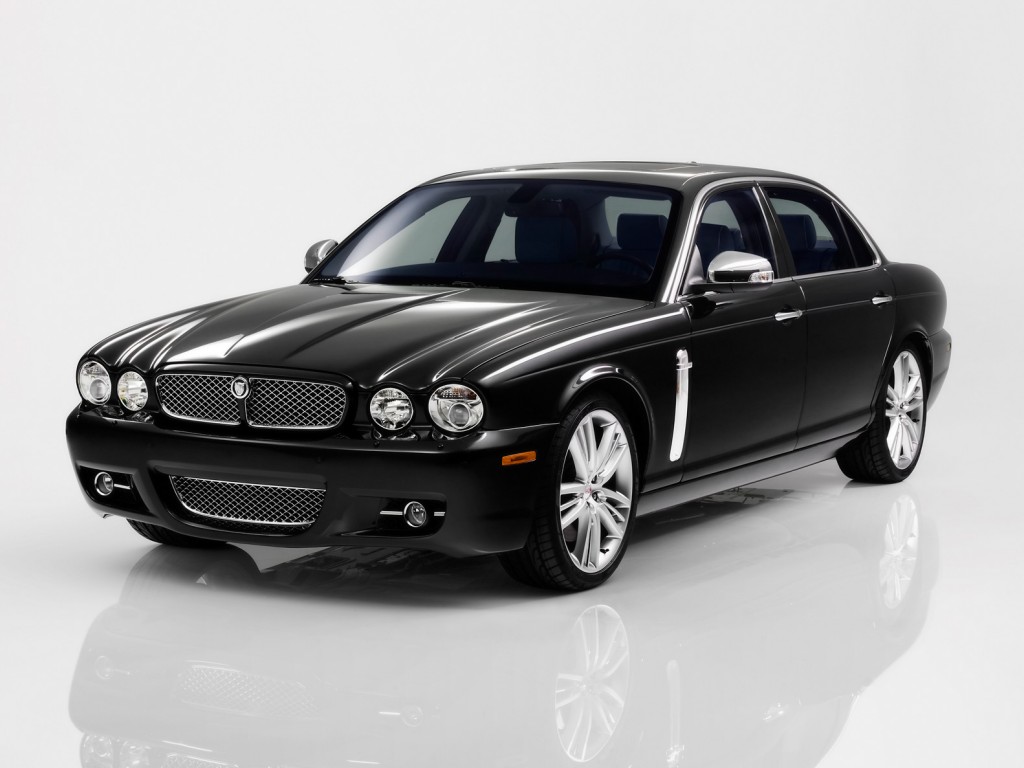 Auto Car Wash: Jaguar XJ Photo