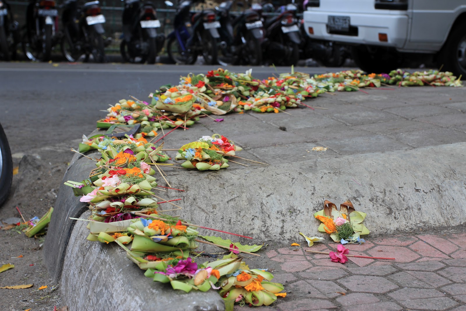 Prima Dien Warna Warni Kehidupan di Pasar Sukawati