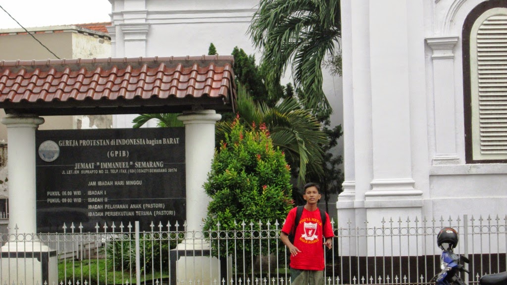 Mengabadikan diri dulu di Kota Lama, Semarang