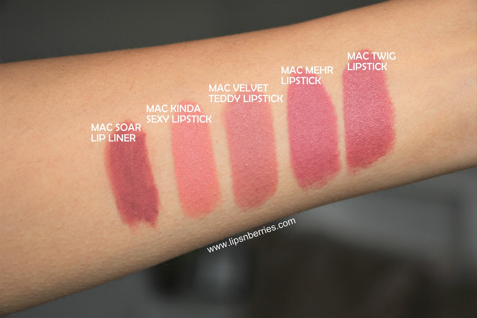 Mac lip liner and lipstick set