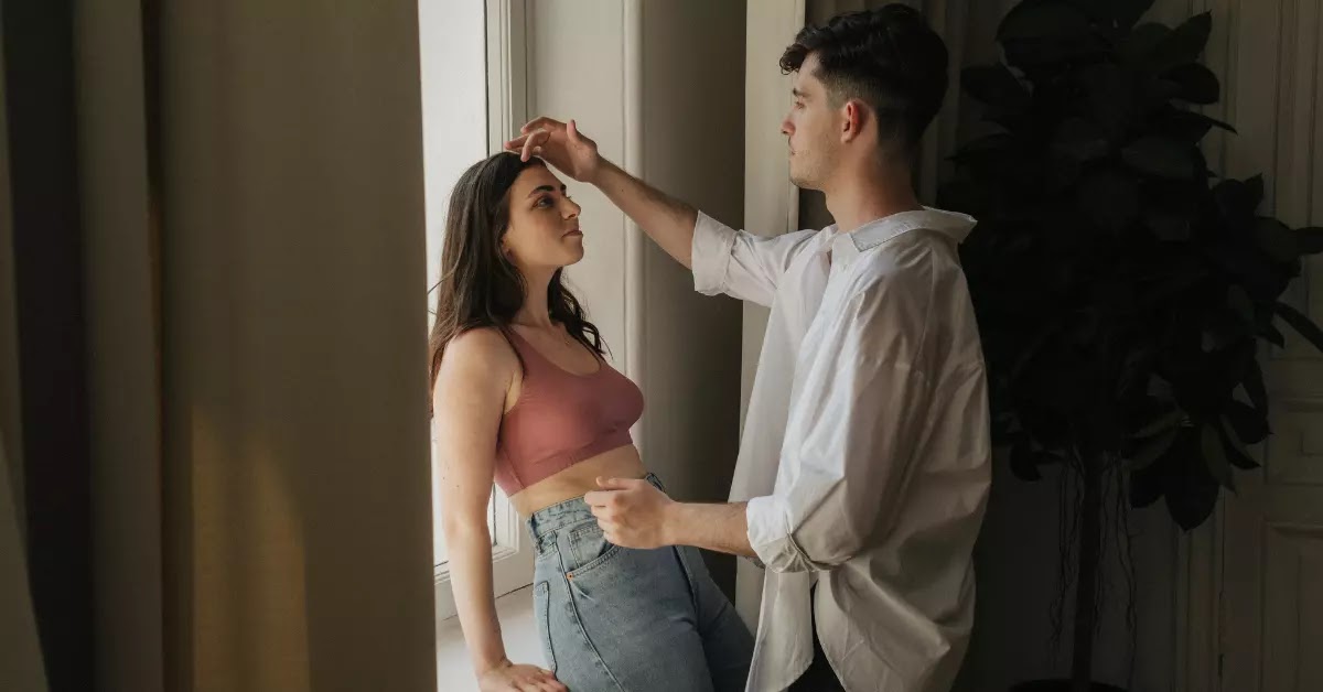 Girlfriend Acting Distant but Says She Loves Me