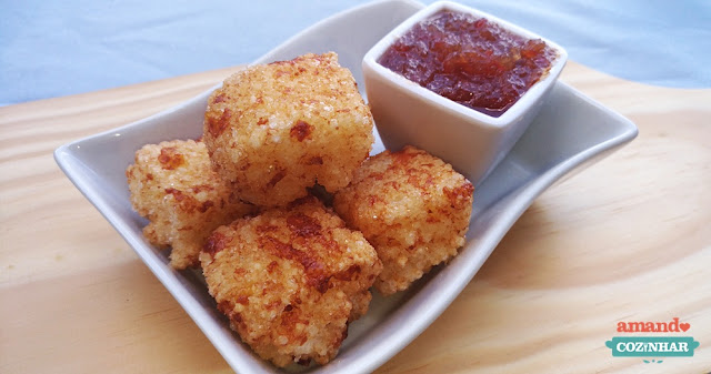 Dadinhos de tapioca com geleia de pimenta