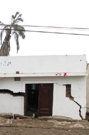 Building settled about 1 m due to liquefaction in 2007 Peru Earthquake