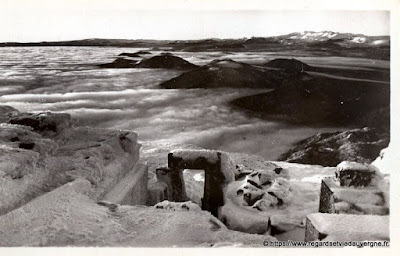 Photo ancienne noir et blanc : sommet du Puy-de-Dôme.